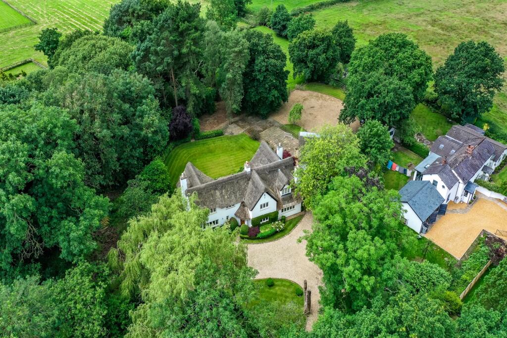 5 bedroom detached house/1.6 acres plot for sale in Hulse Heath Lane, Mere, WA16